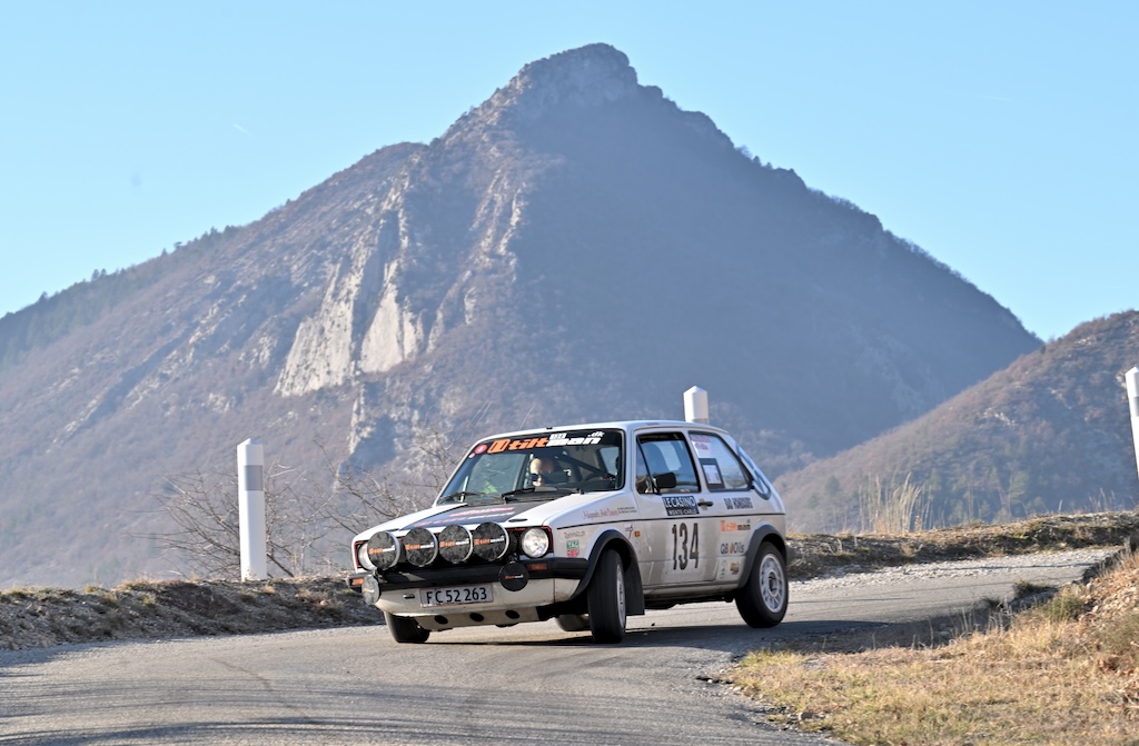 Tågen blev dyr for Kim Kjærsgaard Frandsen og Kristian Flensbak Jørgensen. De havde ellers kørt deres VW Golf GTI fra 1979 op til en syvendeplads Rallye Monte-Carlo Historique, men er nu nr. 14.
(Foto: Per Vilslev)